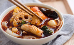 知名麻辣燙出現(xiàn)食品安全問題，如何保障吃的安全？